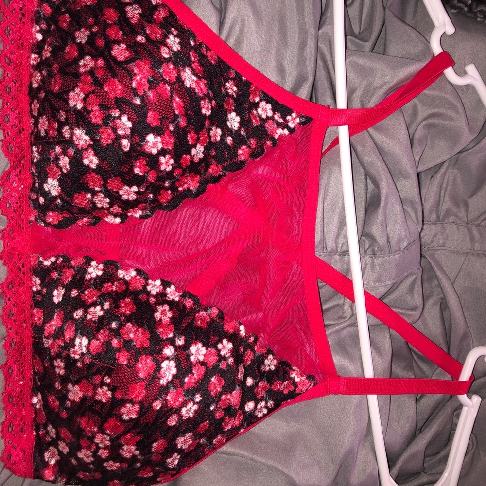 😍Lacy Cross back Bralette❤️